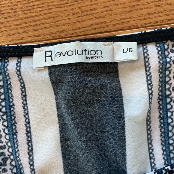 Cute blouse, Ricki’s size Large - Picture 2 of 9